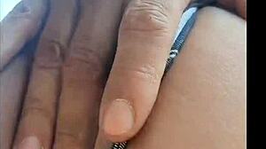 Morrita borracha en el monte se deja grabar orinando termino follandola por el culo