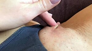 Å nei, pulserende våt student får orgasmer på nært hold... så rotete!