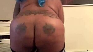 Halloween cosplay with Hazelnutxxx in blue hair