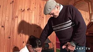 Jeune et Jolie Petite 18+ Brunette Tapes Old Pervert