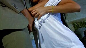 Brunetta focosa ama scopare nel culo in tutti i posti anche nel cimitero 2