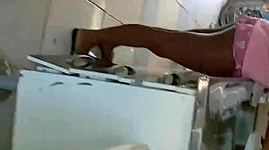 O marido dela foi pro bar e aproveitei pra chavecar a visinha