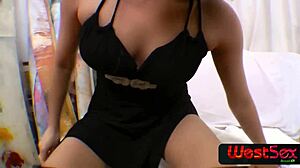 Gisele hickman knows how to give a delicious ass to tony tigr�o