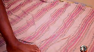 Hamile Karısı Komşu Tarafından Deliniyor, Dölünü Yalarken Bahçede Çılgınca. Karnı Her Sert Darbede Sallanıyor.