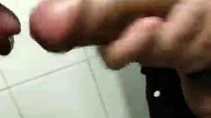 Spionerer på tyk fyr i Rio badehus