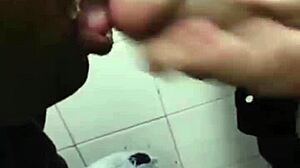 Spionerer på tyk fyr i Rio badehus