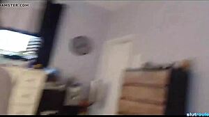 Jovencita 18+ culo grande cabalga polla dura en cam