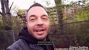 Plachá studentka turistka ZKOUŠÍ VENKOVNÍ SEX s německým pickupem studem