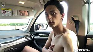 carlos costa gives handjob to cute twink