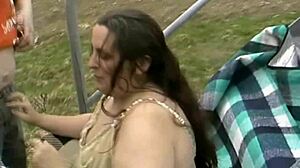 Mietschlampe in blowbang gangbang with facials