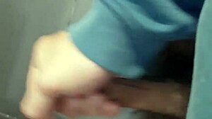argentinian masturbating during cuarentena working?
