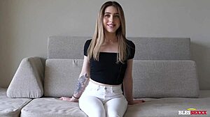 Devica Španka daje pičko v drzni pornografski avdiciji