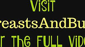 По дяволите, мацето с кръглото дупе я чукаха в кучешки стил след като ми облиза добре