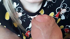 yo, miki mouse girl givin’ me a blowjob 😜