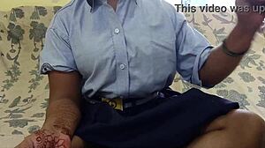 देसी स्टूडेंट घर पर हार्ड ड्रिल्ड हुई