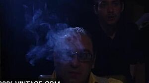 Vroče vintage triosem za skrivnim ogledalom