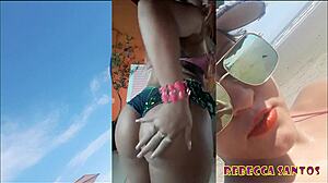 Estrela Pornô Brasileira Dançando e Provocando com Movimentos Sensuais