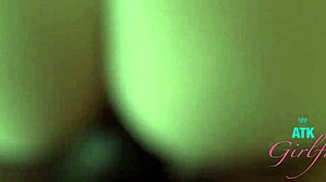 Super sød elev i uniform suger pik og rider hårdt med Melanie Marie!