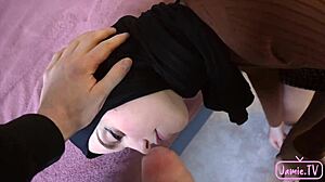 hey, vil du se mig kneppe denne submissive hijab pige hårdt?