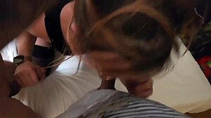 Je rejoin un fan a son hotel pour un trio explosif