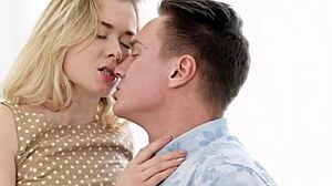 Tânăra Via Lasciva futută tare în ambele găuri! 🔥