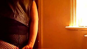 British mistress goddess audrey horn twerks her divine ass for domination session