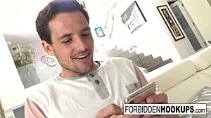 Entrega de comida acende ação inesperada entre irmãos de criação no quarto