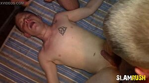 Arkadaş grubuyla derin deliğe dalış