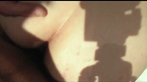 أختي زوجية تسمح لي بالانتهاء داخل ثقبها الضيق! 😍 مجنون جدا!