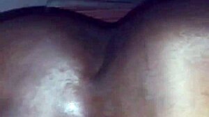 Ta ebony umazana kurba čuti intenzivno užitek med prstovanjem svoje BBW rite