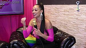 She discovered freedom in swing and xuxa with Lana Poison