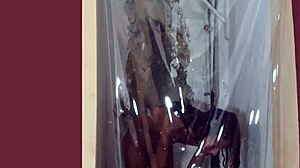 عارضة لاتينية نحيفة ترتدي كوستيوم سكسي بعد دش ساخن