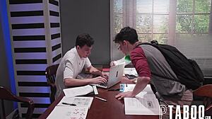 Nepričakovano jebanje z Johnom Strongom in ekipo