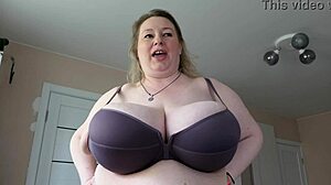 Buat video custom lagi badan berlekuk gemuk tetek besar