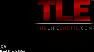 Scarecrow 2 lepaskan seni erotis mentah oleh Paul Black