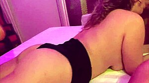 إدخال حلق عميق من صديقة زوجي الخائن المليانه الشقراء