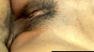 Söt svart tjej Michelle Malone böjd över för stor svart kuk action