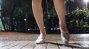 ティンシュアン、シーメールが野外でオシッコするワイルドな公開総集編。彼女の大胆なスタント見ろ！