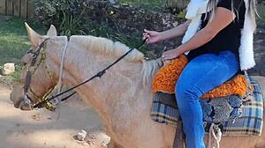 minha primeira experiencia com cavalo nao aguentei e fiz isso