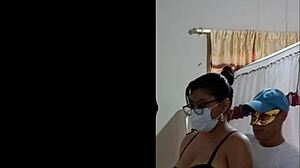 Stiefmoeder lokt me haar kamer in om bed te fixen dan neuken we staand intens