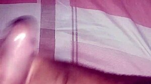 Batendo punheta e gozando muito