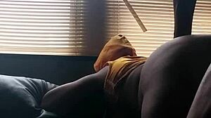 Cheating gf gets deep anal while bf works 😈