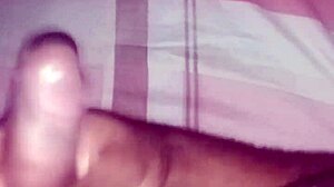 Batendo punheta e gozando muito