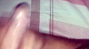 Batendo punheta e gozando muito