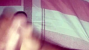 Batendo punheta e gozando muito