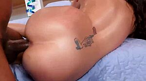 Mouthwatering Booty: Jovan Jordan And Mandy Waters