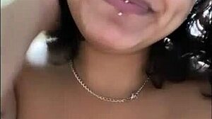 Gordinha Usa Batom Tremendo Na Xereca Até Gozar