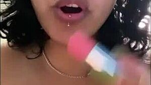Gordinha Usa Batom Tremendo Na Xereca Até Gozar