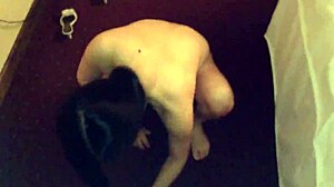 スキルのあるアジアンマッサージガールとの激しいSEXセッション