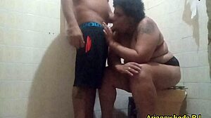 dando o cuzinho gostoso chubby fat